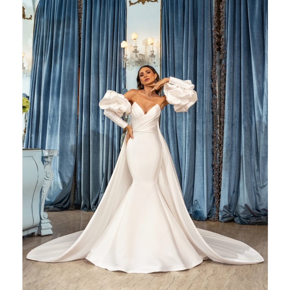 Elegant White Wedding Dress with Dramatic Sleeves